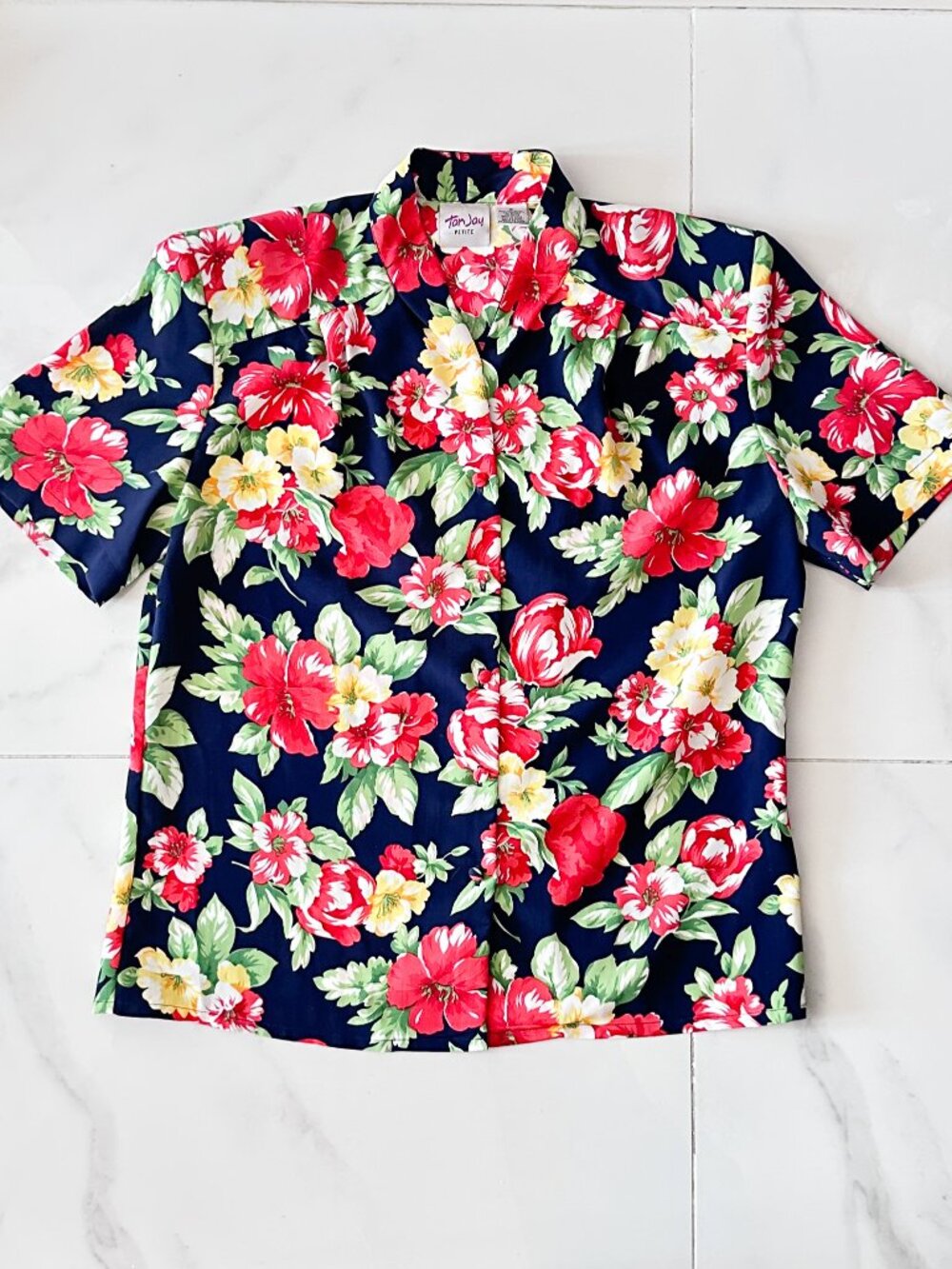 TAN JAY Petite Women Size 8 Navy Blue & Red Floral Button Down Short Sleeve Top